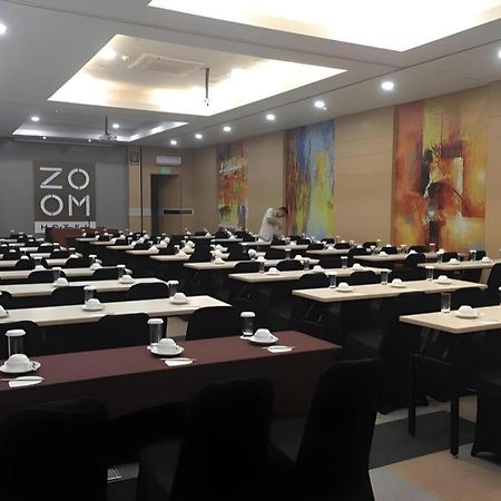 Zoom Dharmahusada Hotel Surabaya Exterior photo