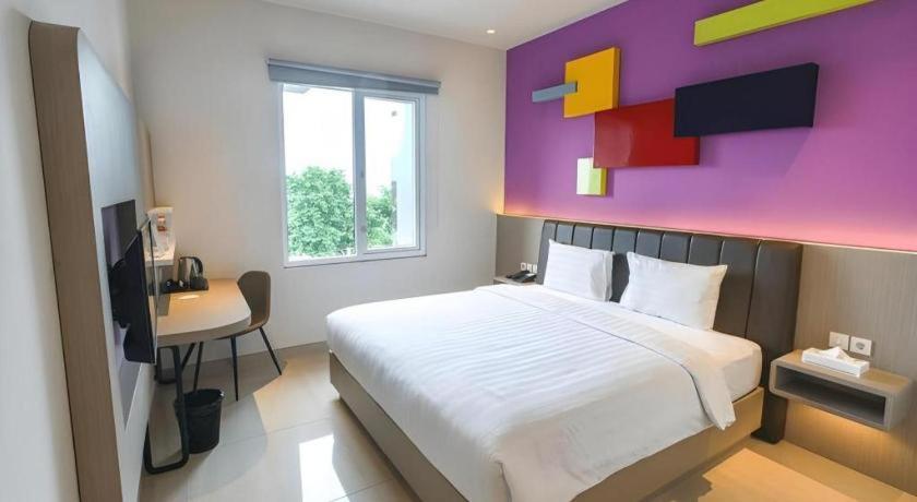 Zoom Dharmahusada Hotel Surabaya Exterior photo