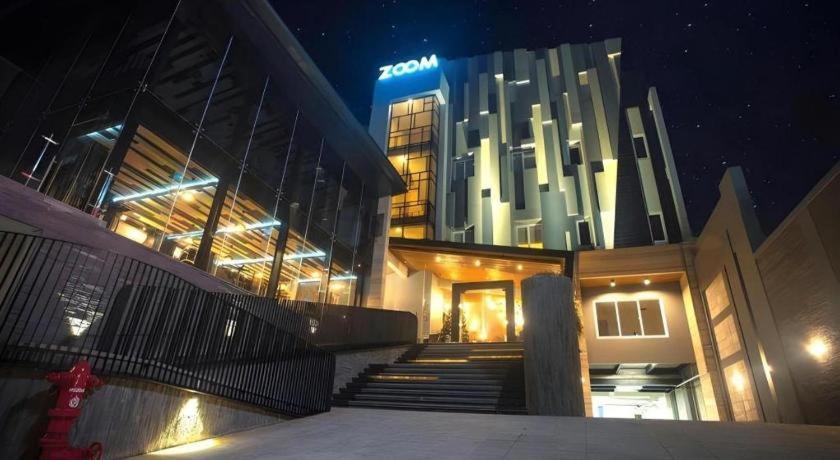 Zoom Dharmahusada Hotel Surabaya Exterior photo